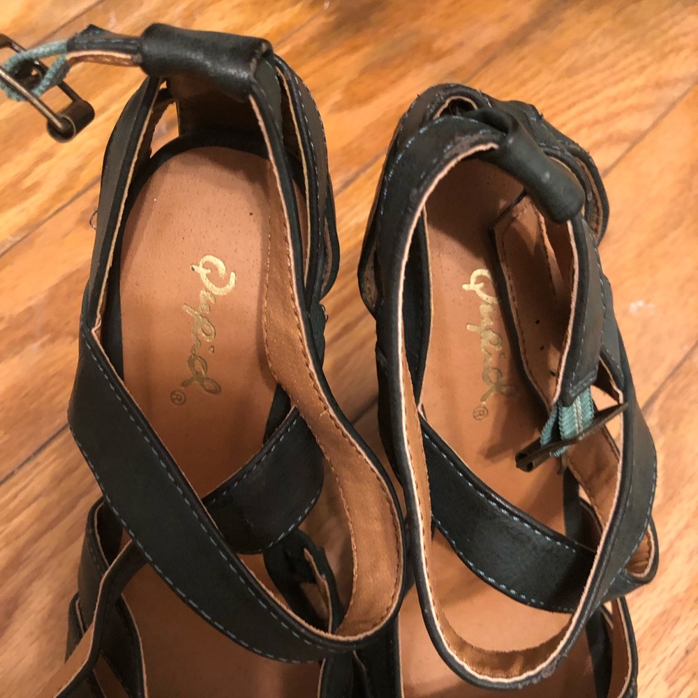 Heels - Picture 3 of 3